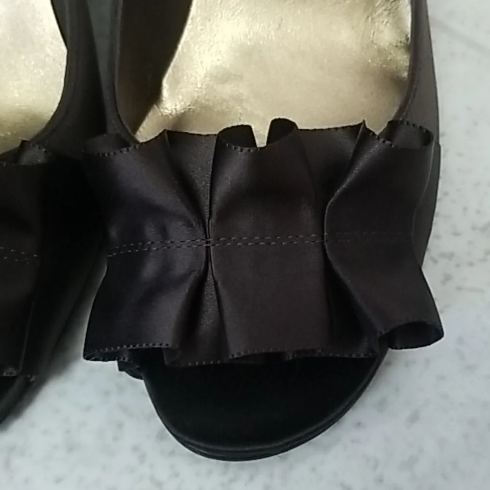 Like New STUART WEITZMAN brown satin peep toe pump